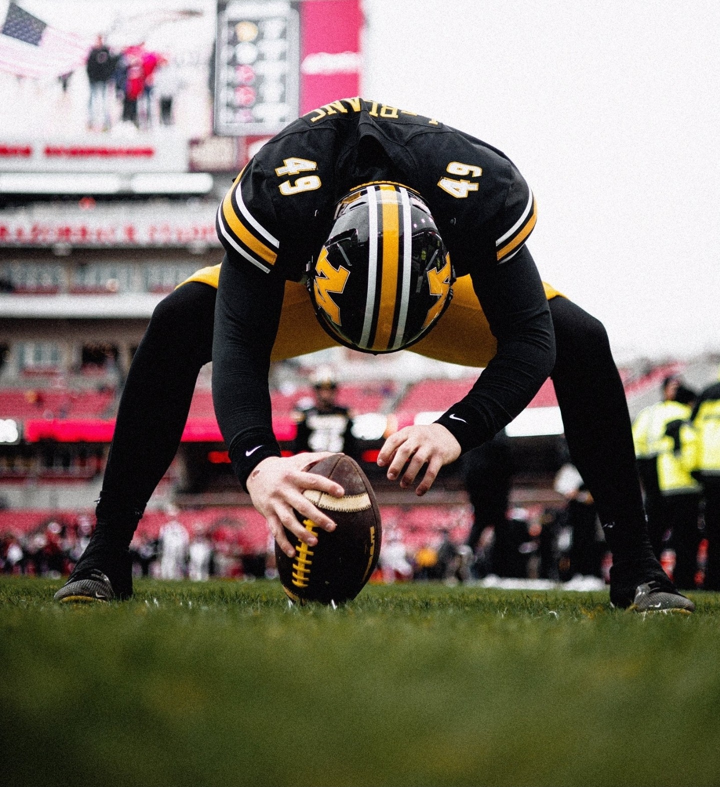 Brett Le Blanc snapping for the University of Missouri